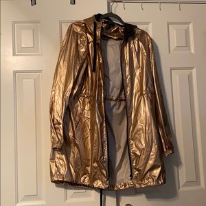Rain coat/wind breaker